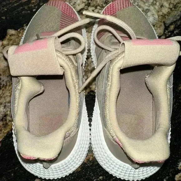 Adidas Sneakers Beige Pink Size US 4 Girls / 5.5 Women’s - Picture 6 of 14
